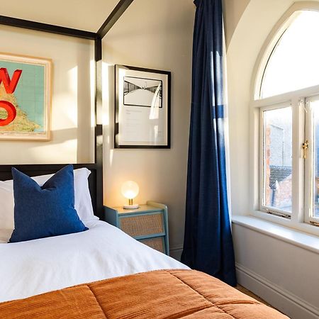 Stylish Seaside Home With King Beds And Parking Scarborough Exterior photo